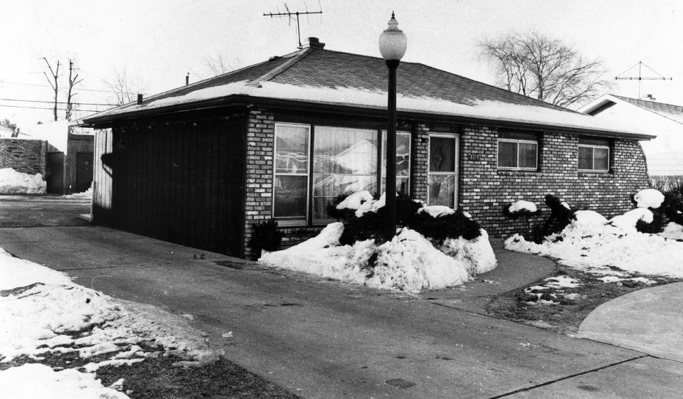 Officers remember the 'putrid' smell of rotting flesh at Gacy's property