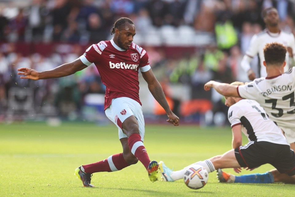 Michail Antonio made it 3-1 late on to wrap up the win