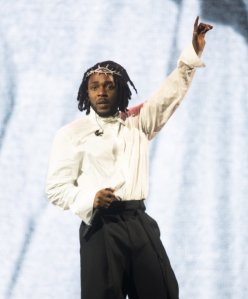  Kendrick Lamar at the Glastonbury Festival at Worthy Farm, Pilton on June 26, 2022, in Glastonbury, England