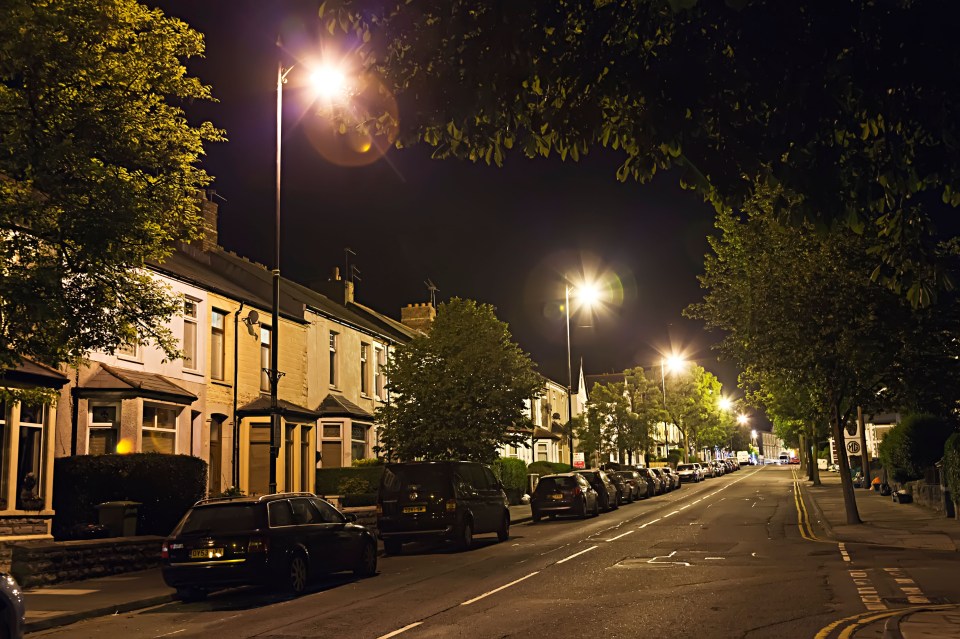 Motorists should always park their vehicles towards the flow of traffic as this won’t confuse other drivers because cars will reflect red from the rear lights and white from the front.