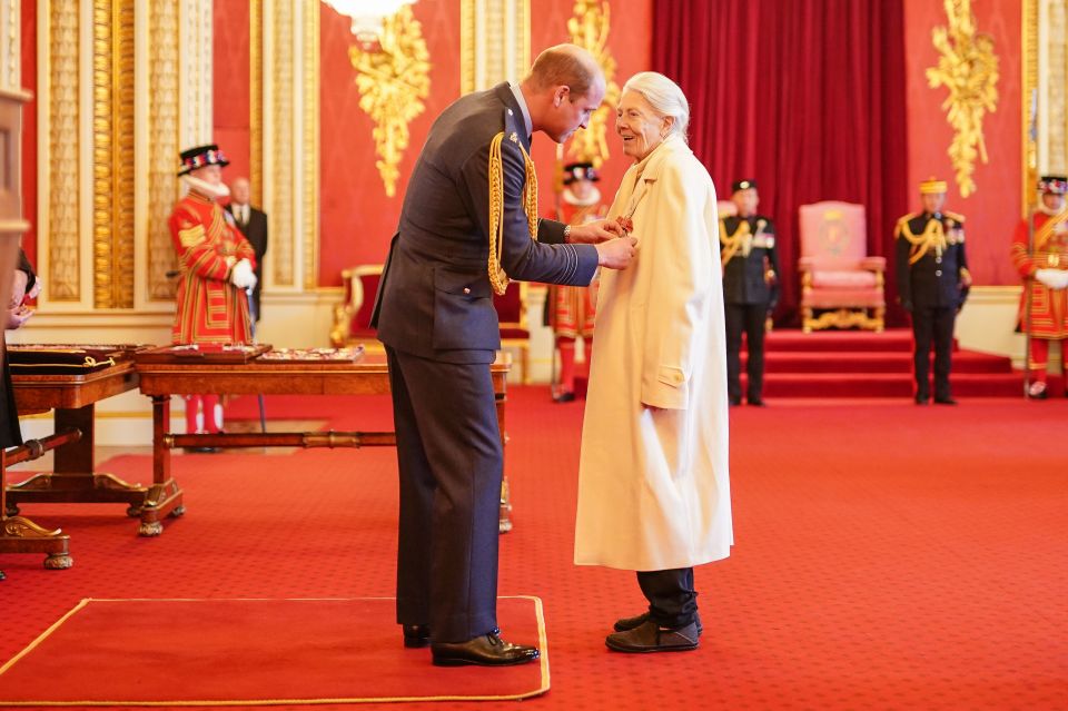 Dame Vanessa Redgrave looked like the world’s most stylish nan as she picked up her damehood at Buckingham Palace