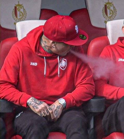 Radja Nainggolan puffs on an e-cigarette