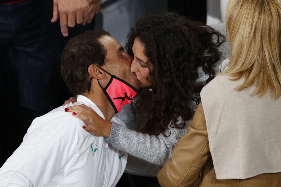 Rafa celebrates his victory over Novak Djokovic in the French Open with a kiss with his wife