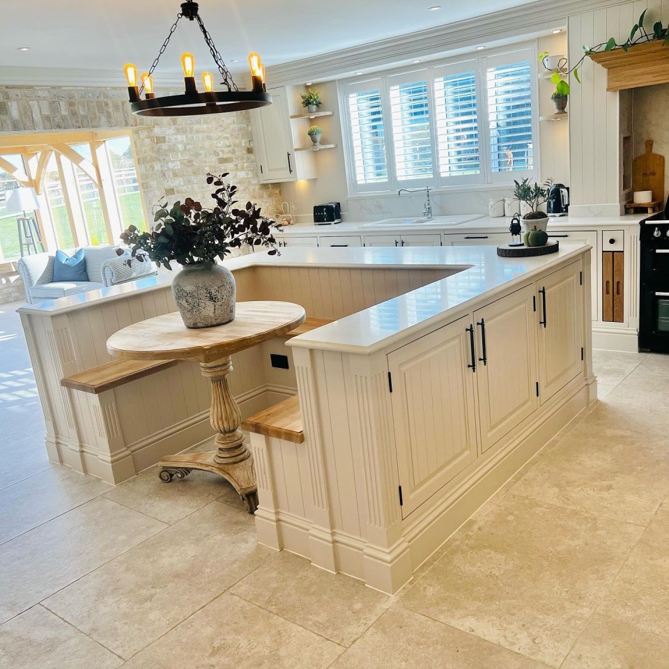 The cleaning whizz told how she's so "in love" with her "dream kitchen" (pictured)