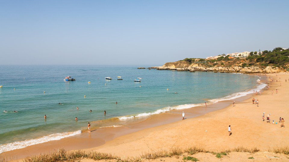 The 55-year-old tourist died in Praia dos Alemães in Albufeira