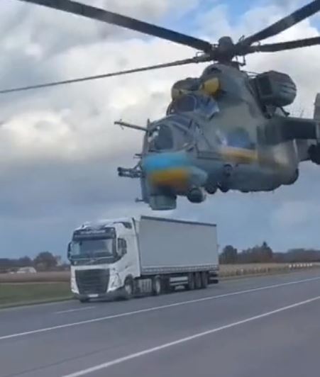 The Mi-24 swooped just metres above the traffic in the dramatic footage