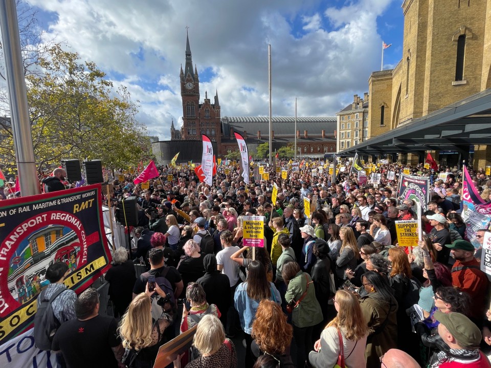 Many London Marathon runners were forced to change plans with the rail strikes this weekend