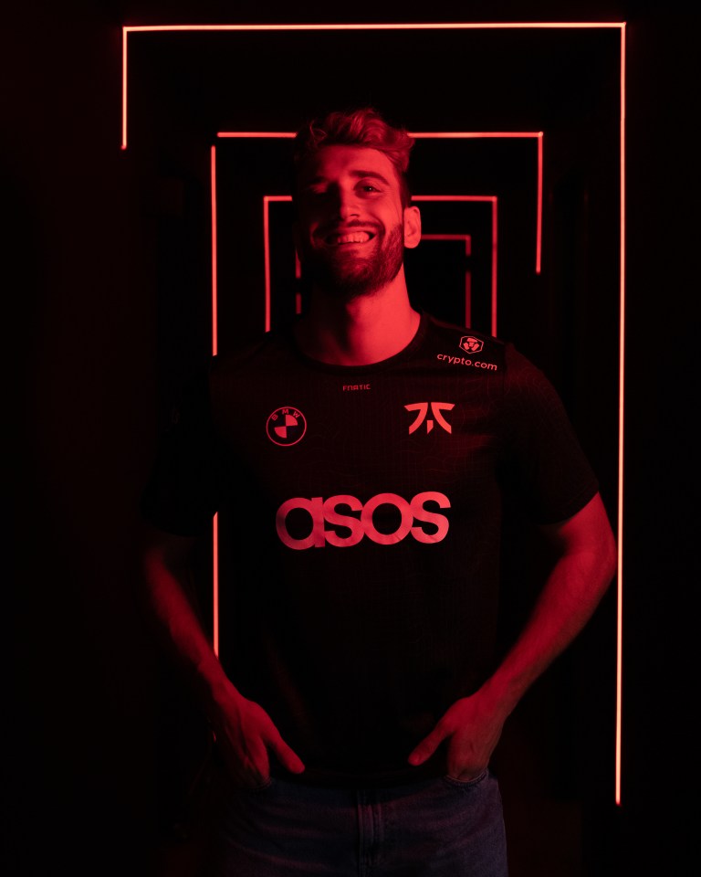 Moonryde proudly wearing his sponsored Fnatic jersey