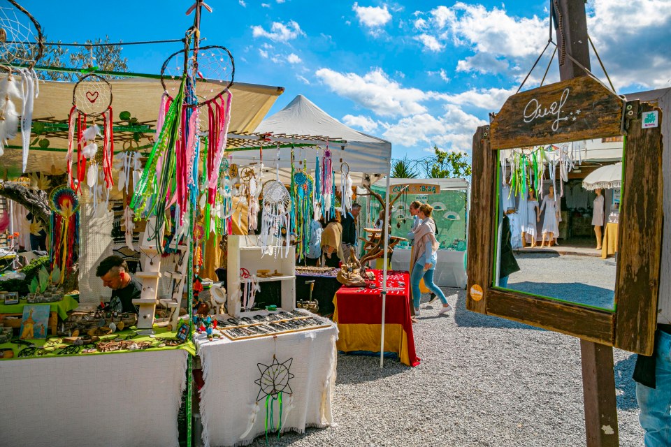 Sample the best fennel in a market