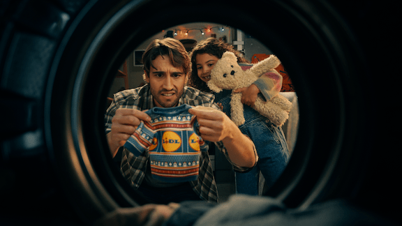 This year's ad features the new Lidl Christmas jumper