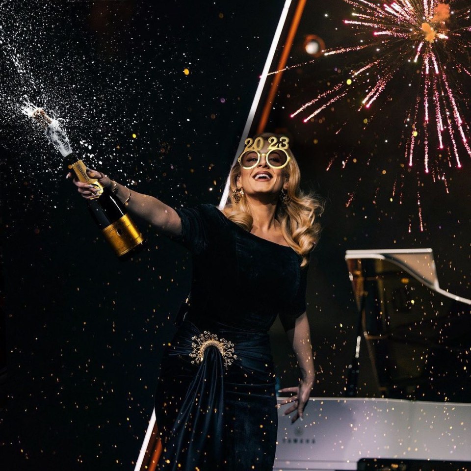 Adele has announced she'll be performing on New Year's Eve in spectacular style