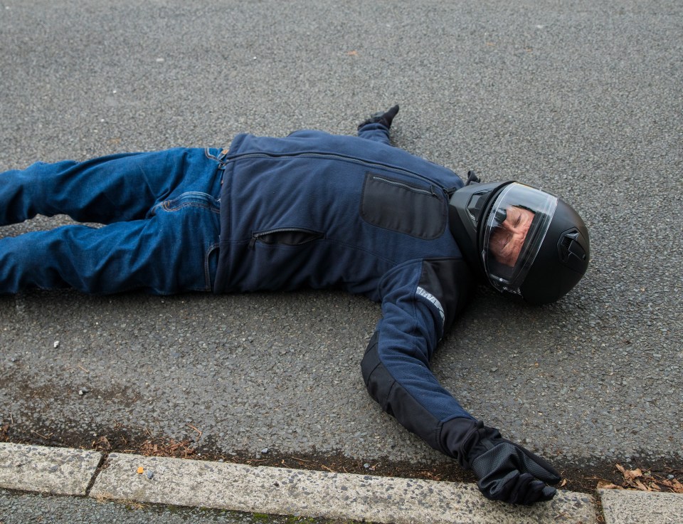 Elaine find Stephen on the floor