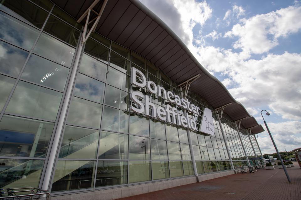 The last-ever passenger plane has landed at Doncaster Sheffield Airport