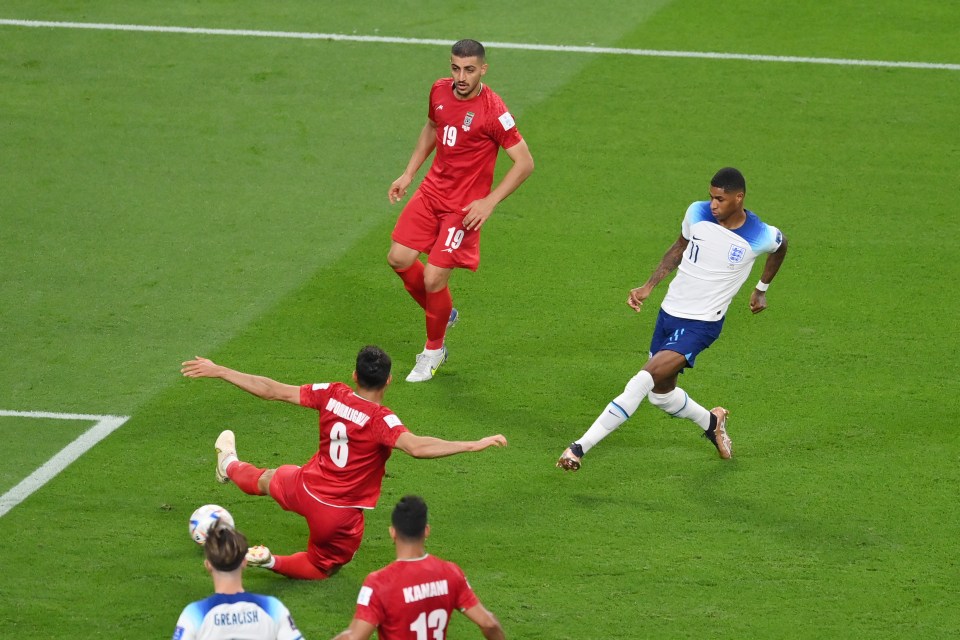 Marcus Rashford makes it 5-1 immediately after coming on