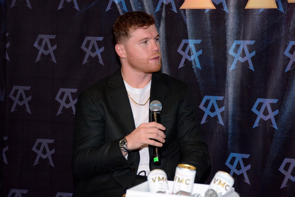 Canelo Alvarez has issued an apology to Lionel Messi