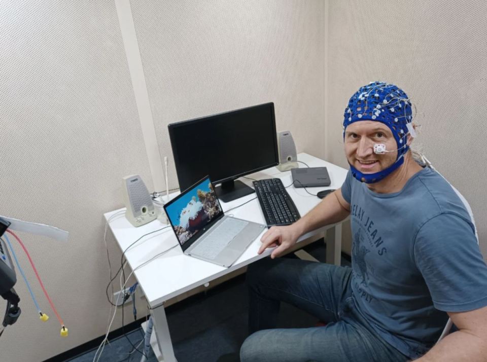 Participants will be hooked up to 64 painless sensors to measure brain activity