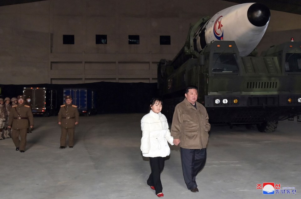 Kim Jong-un held his daughter's hand