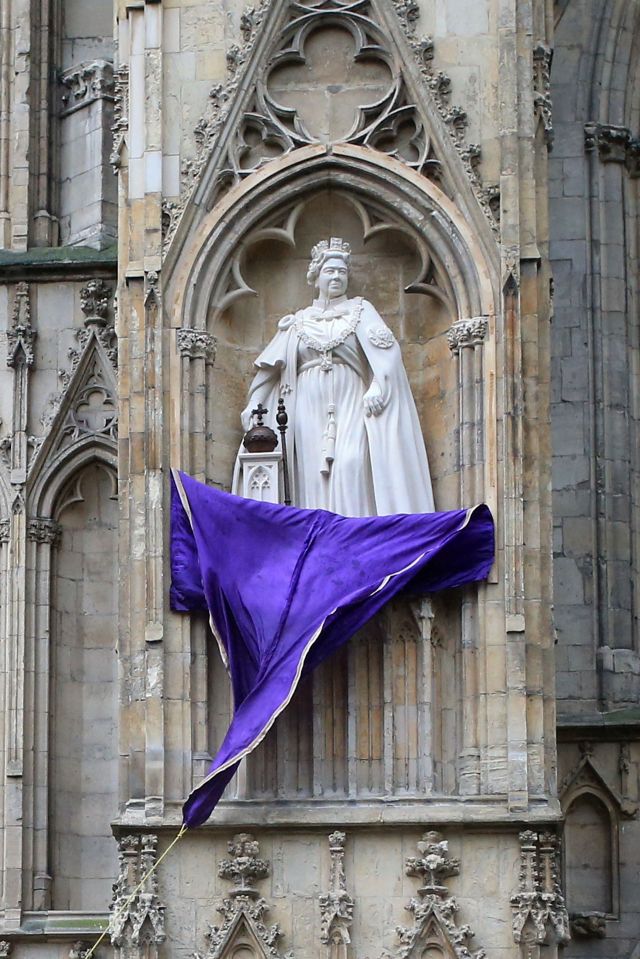 The King unveiled a statue of the late Queen Elizabeth II