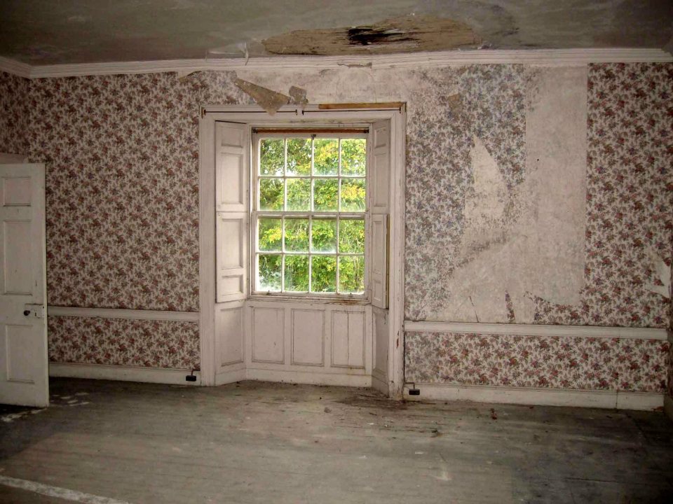 Remnants of Chanel's wallpaper remain on the walls of her old house