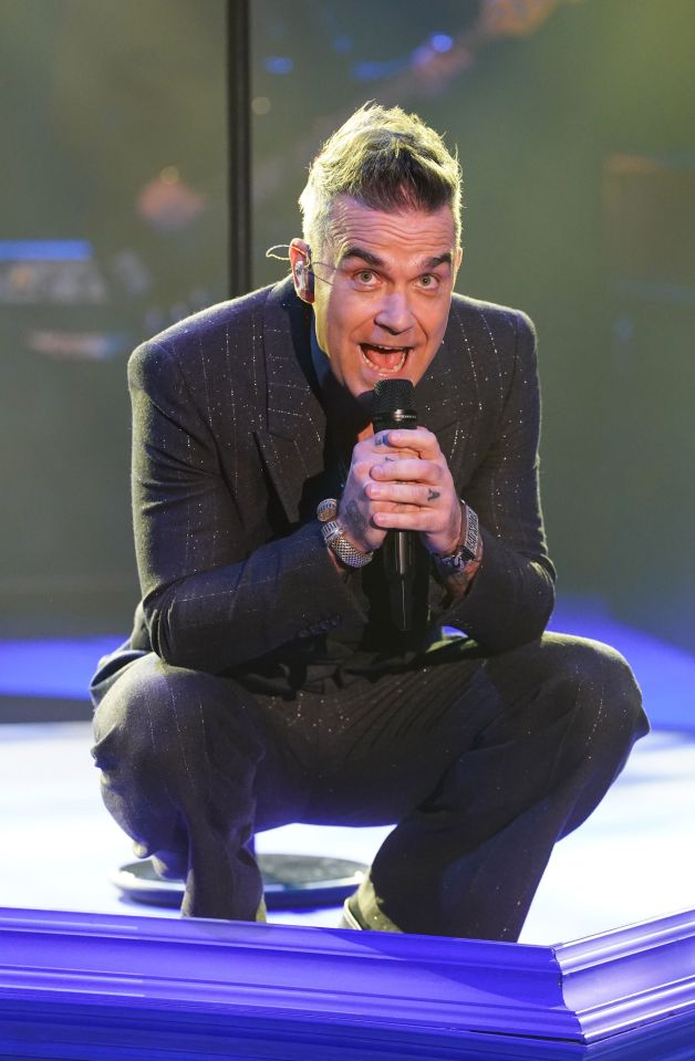 Robbie Williams performed a gig for the England squad