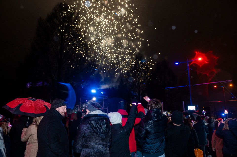 Revellers celebrate the first Edinburgh street party in 3 years for Hogmanay