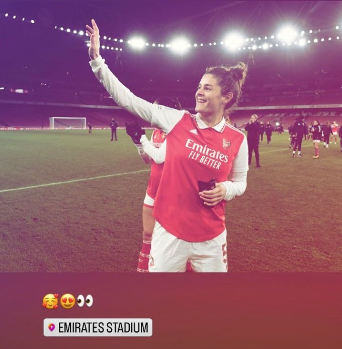 Footie star Jen posted a picture of her waving in the direction of the boxes with love heart emoji eyes