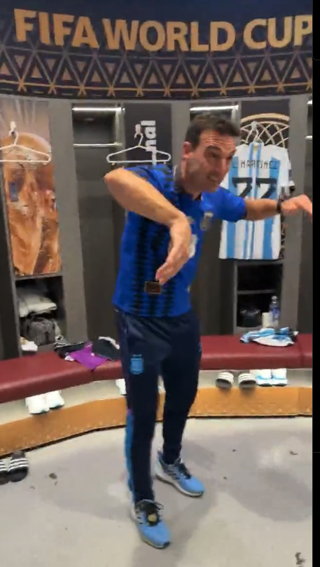 Lionel Scaloni donned a retro top