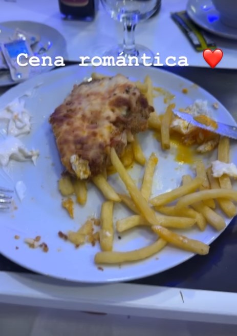 Paulo Dybala shared a picture of the Argentine squad enjoying a post-match meal