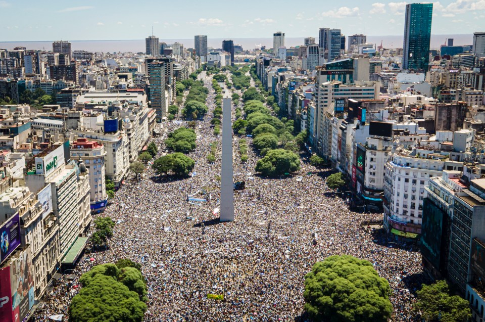 The Argentine people covered the streets on Tuesday