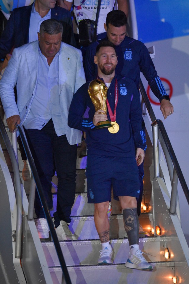 Lionel Messi led the team from the plane