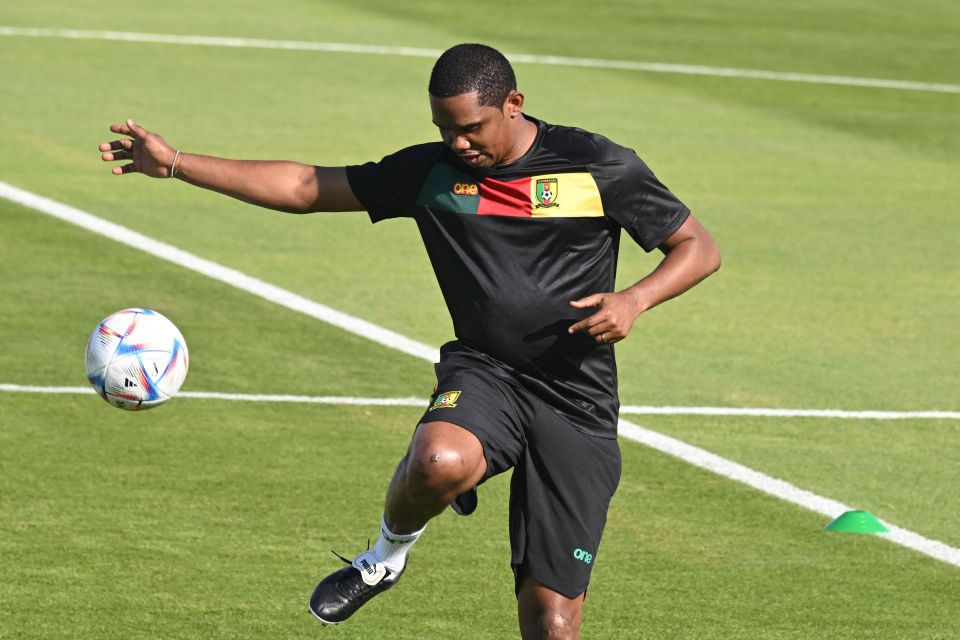 Samuel Eto'o has apologised for attacking a fan at the World Cup