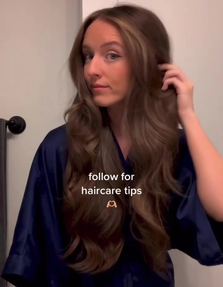 Monique regularly shares hair and beauty tips with her 320,000 followers