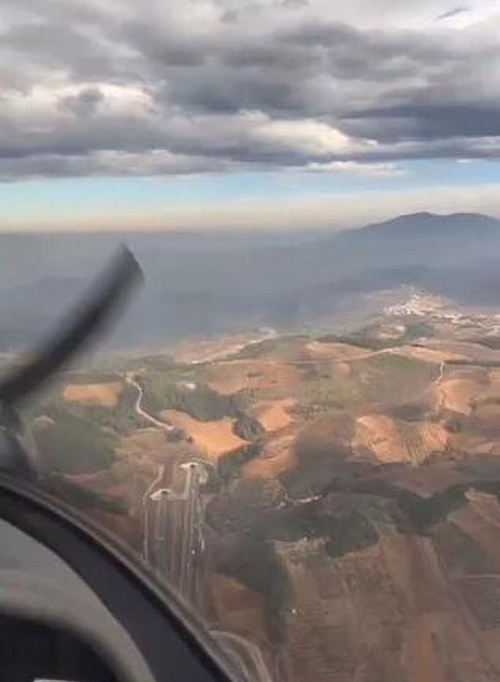 Burcu  filmed the view from the cockpit before the crash