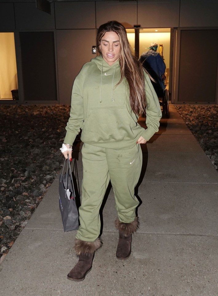 Katie kept it casual in a green tracksuit