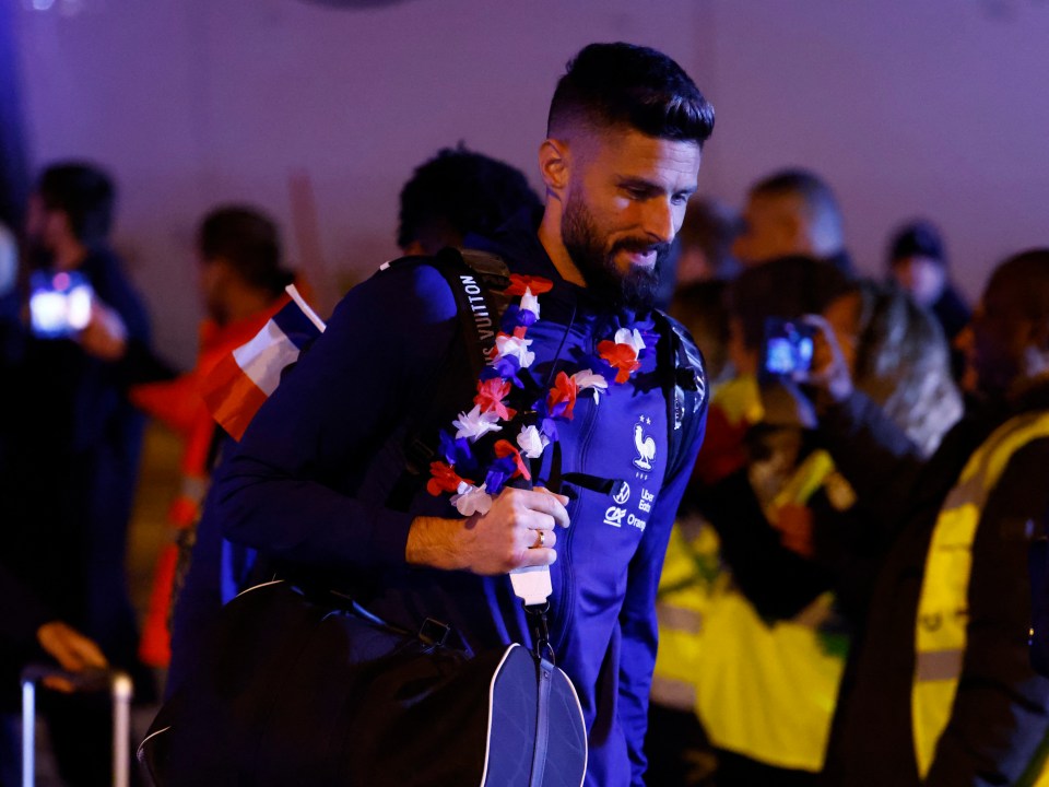 Olivier Giroud was spotted with a Hawaiian-style necklace