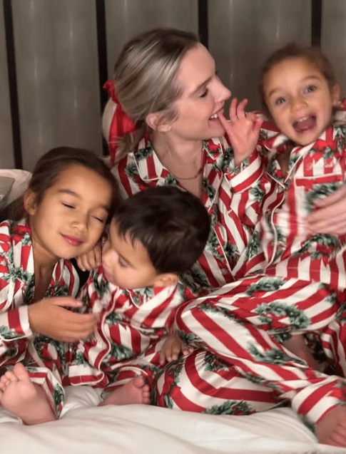 She posed with her kids on her new bed