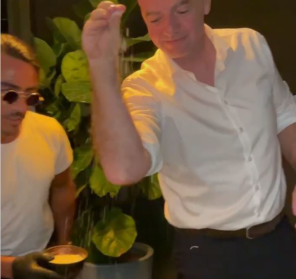 Gianni Infantino performs the 'sprinkle' at Salt Bae's Dubai steak house