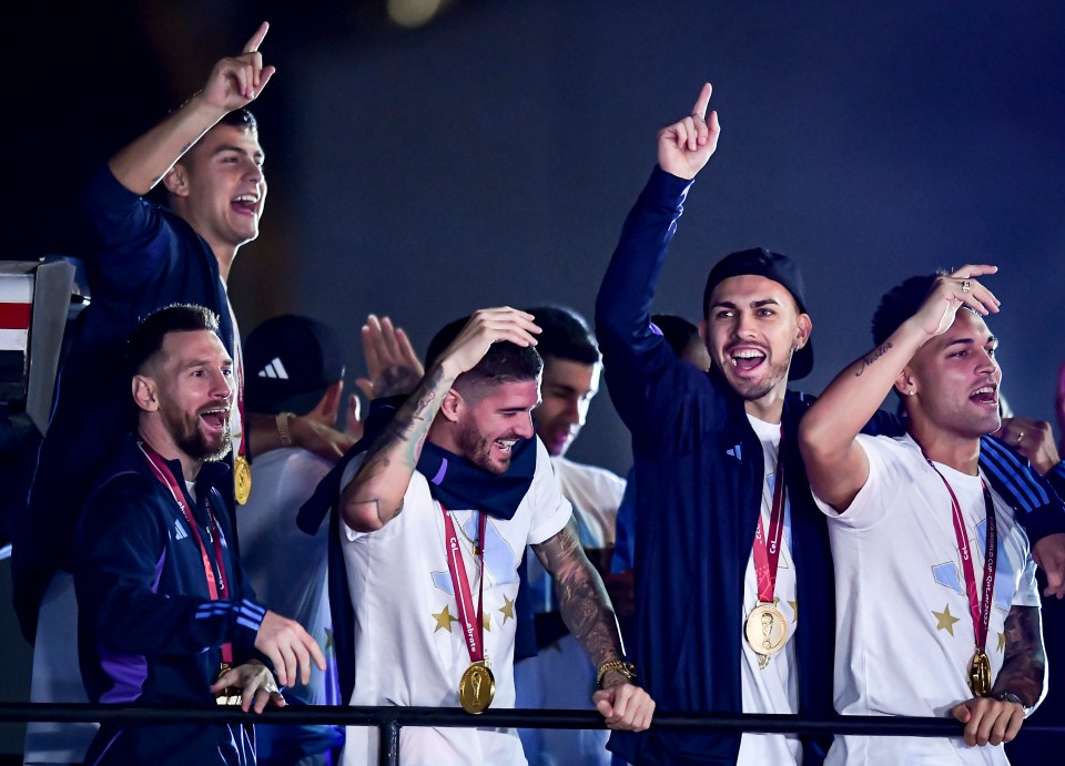 Messi, Dybala, De Paul, Paredes and Lautaro Martinez singing