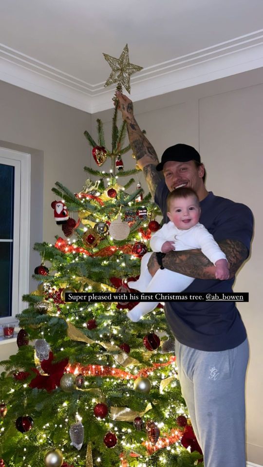 Olivia and Alex Bowen have shared a glimpse of their stunning Christmas tree this year