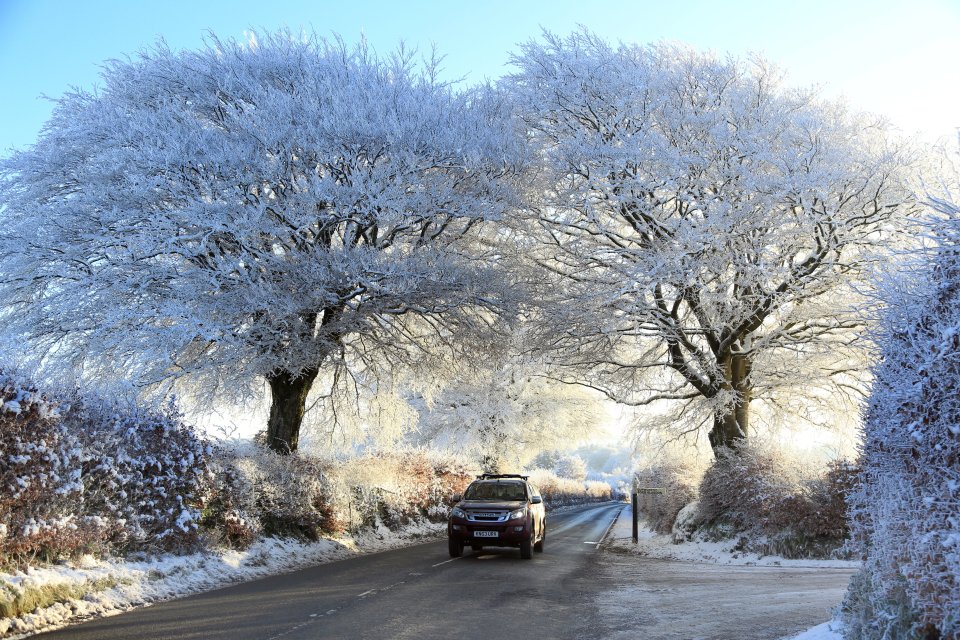 A car drives through the snowy hills in Raleighs Cross