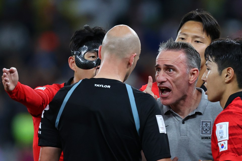 A fuming Paulo Bento confronted Anthony Taylor after the 3-2 loss to Ghana