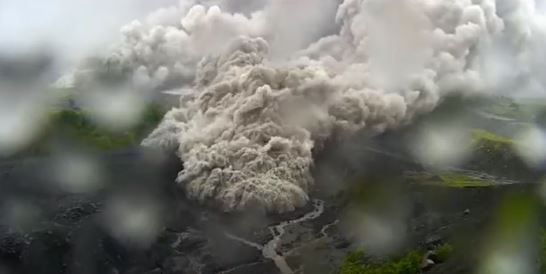 Footage shows 700C ash filling a series of valleys