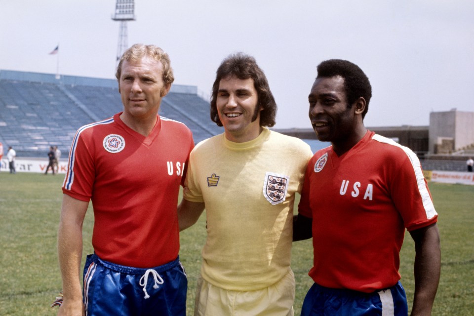 Moore, left, and Pele, right, lined up together with captain Gerry Francis for Team USA