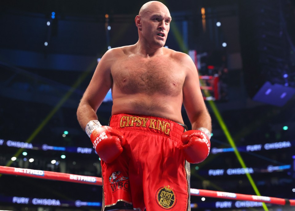 Tyson Fury beat Derek Chisora in ten rounds