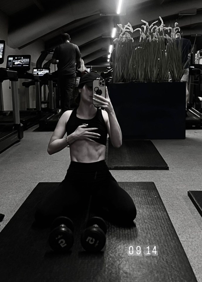 The Love Island star flashed her washboard abs at the gym