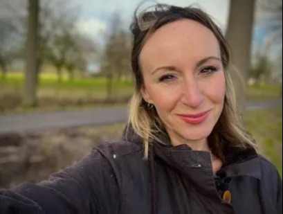 Anna Holligan is a foreign correspondent at the BBC