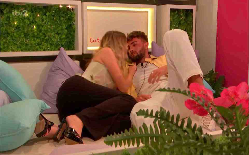 Tom plans second secret kiss with Love Island bombshell Ellie - behind Olivia's back