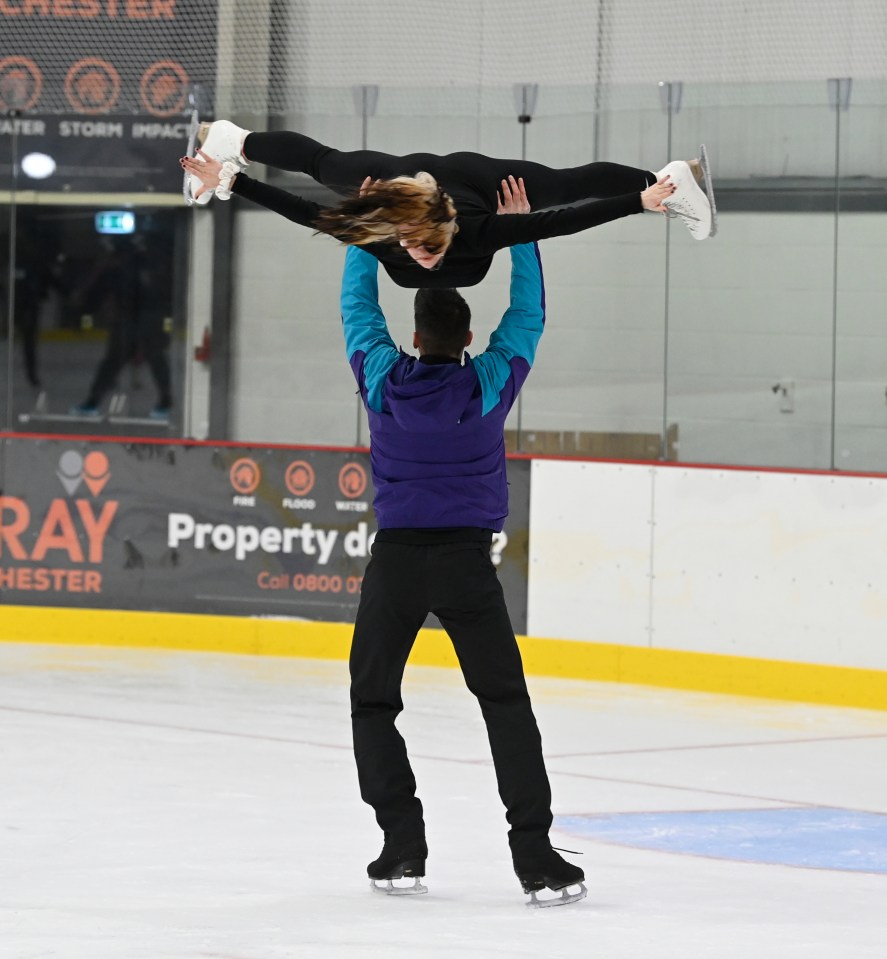 Pro partner Sylvain was seen holding Mollie over his head as they completed their routine