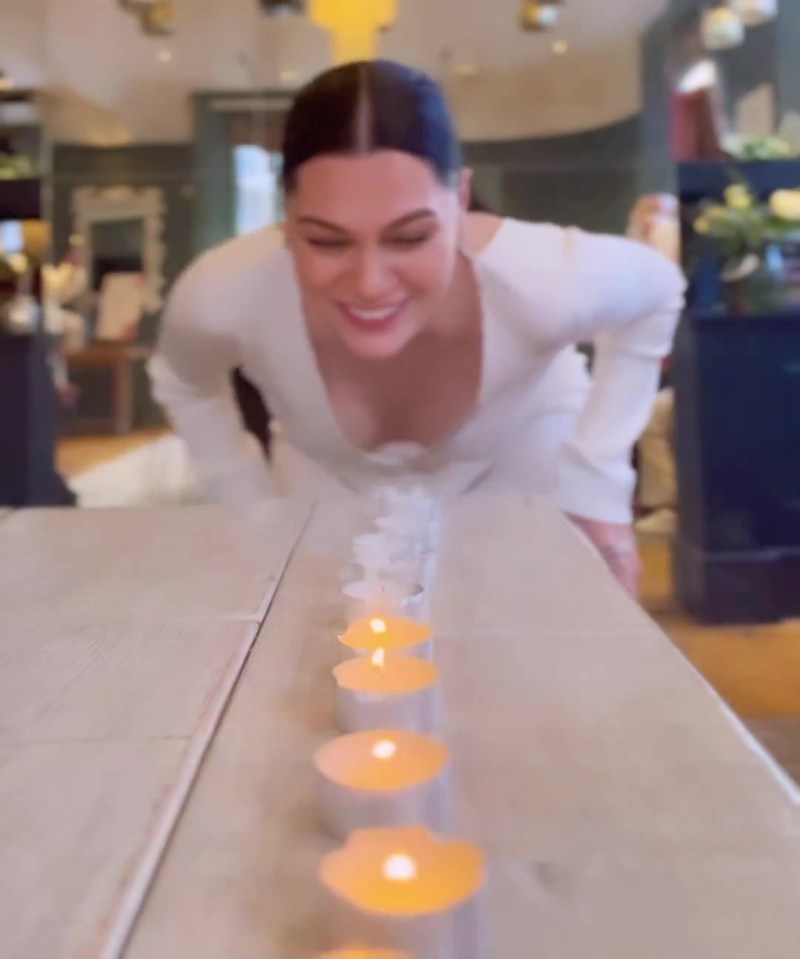 Jessie and her guests played a candle game during the baby shower