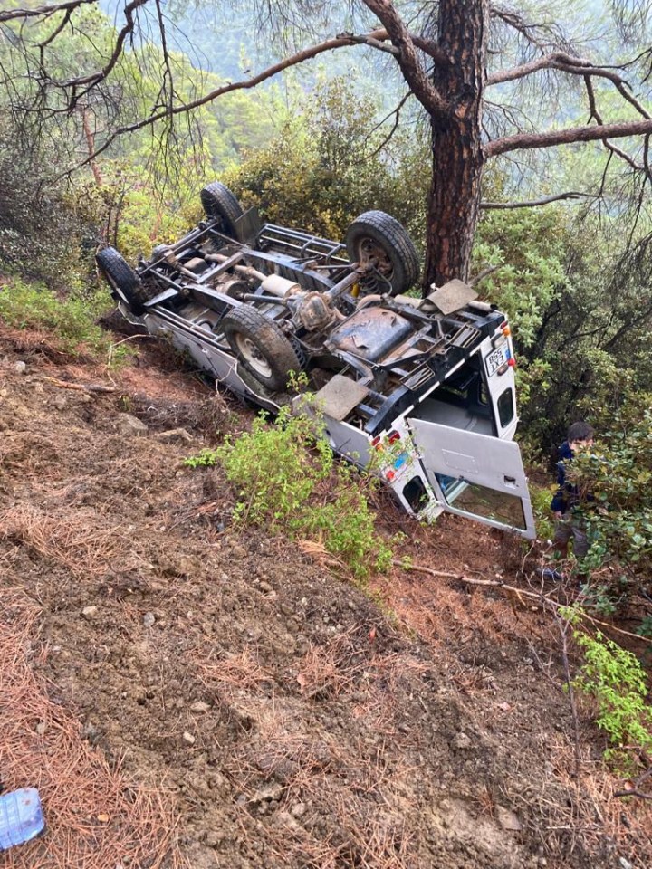 Police confirmed that Jeanette’s family would have died plunging hundreds of feet if they hadn’t hit a tree that stopped them falling